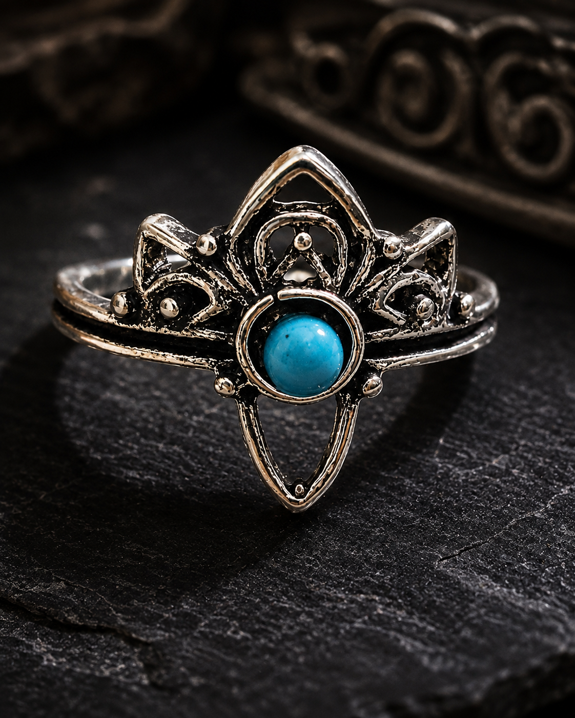 Silver-plated crown-inspired ring featuring a faux turquoise centerpiece and decorative openwork detailing, size 8, with vintage and Southwestern-inspired styling.