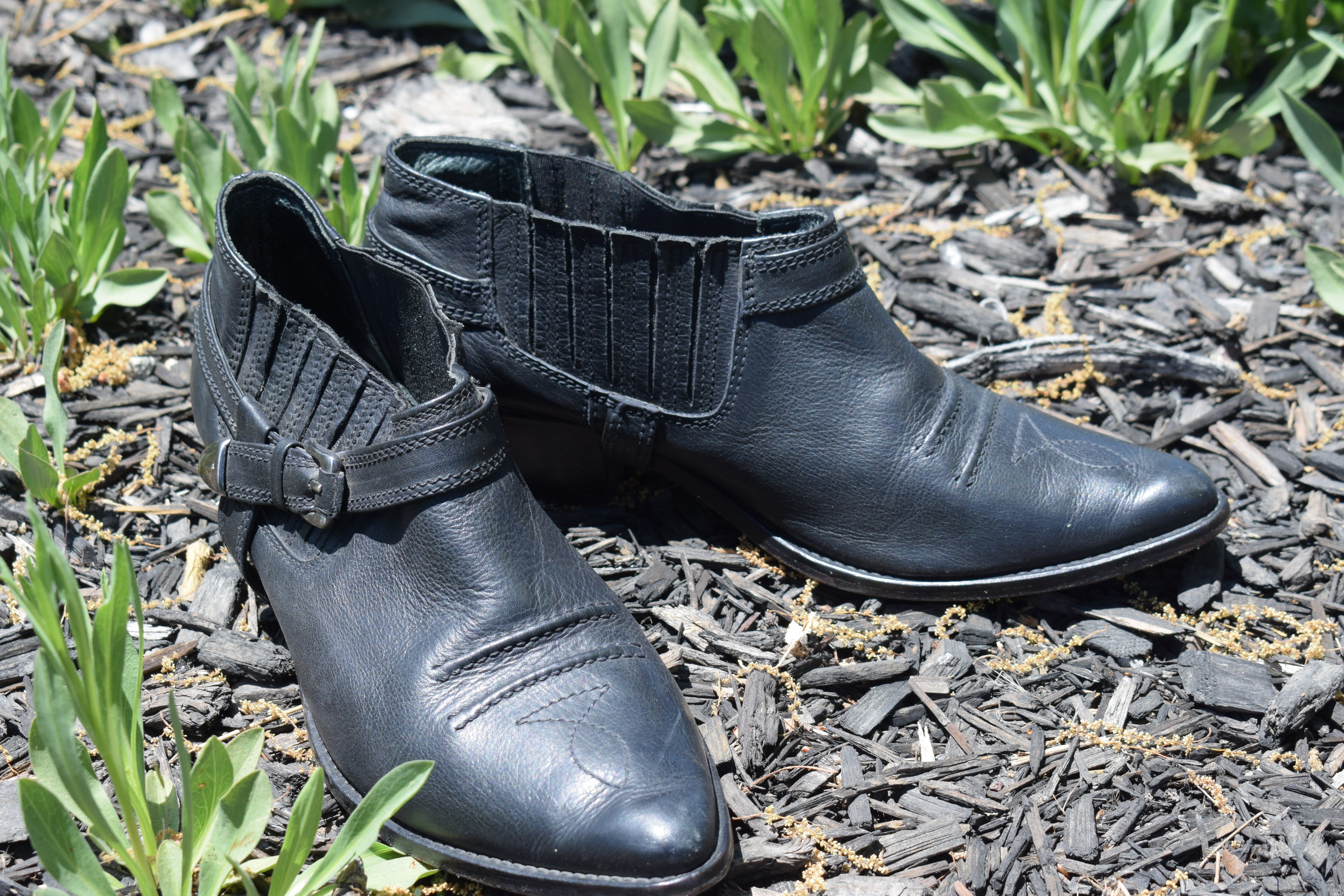 E Troupe London black leather ankle booties made in Portugal genuine leather size 40 US 9 to 9.5 womens boots
