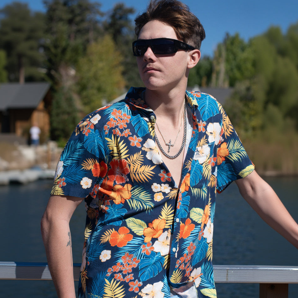 Penguin Hawaiian Blue Floral Button up shirt Size: M