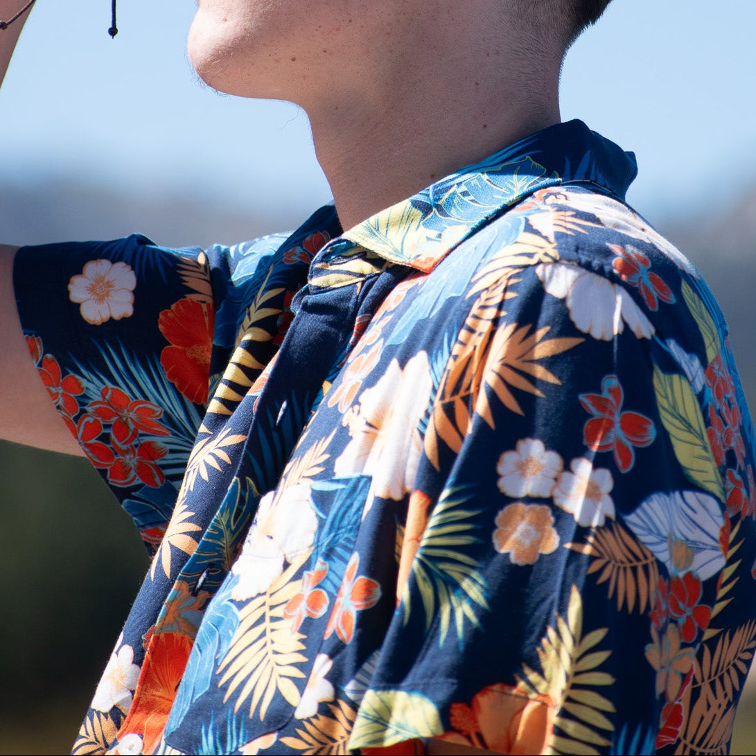 Penguin Hawaiian Blue Floral Button up shirt Size: M