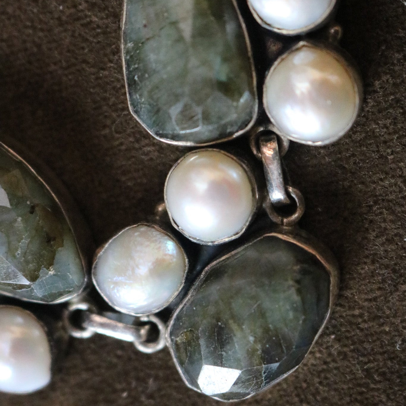Sarda Handcrafted Silver Labradorite and Pearl Bracelet