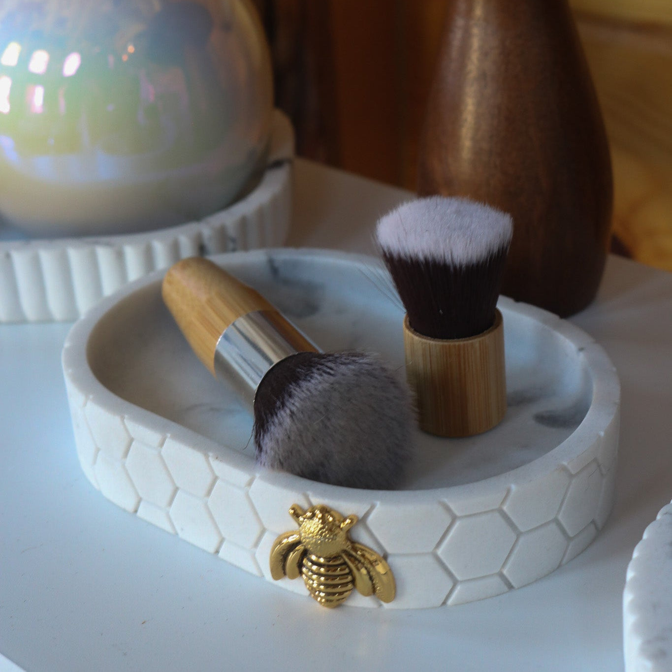 Caro Home - Marble Honeycomb with Bee Soap Holder
