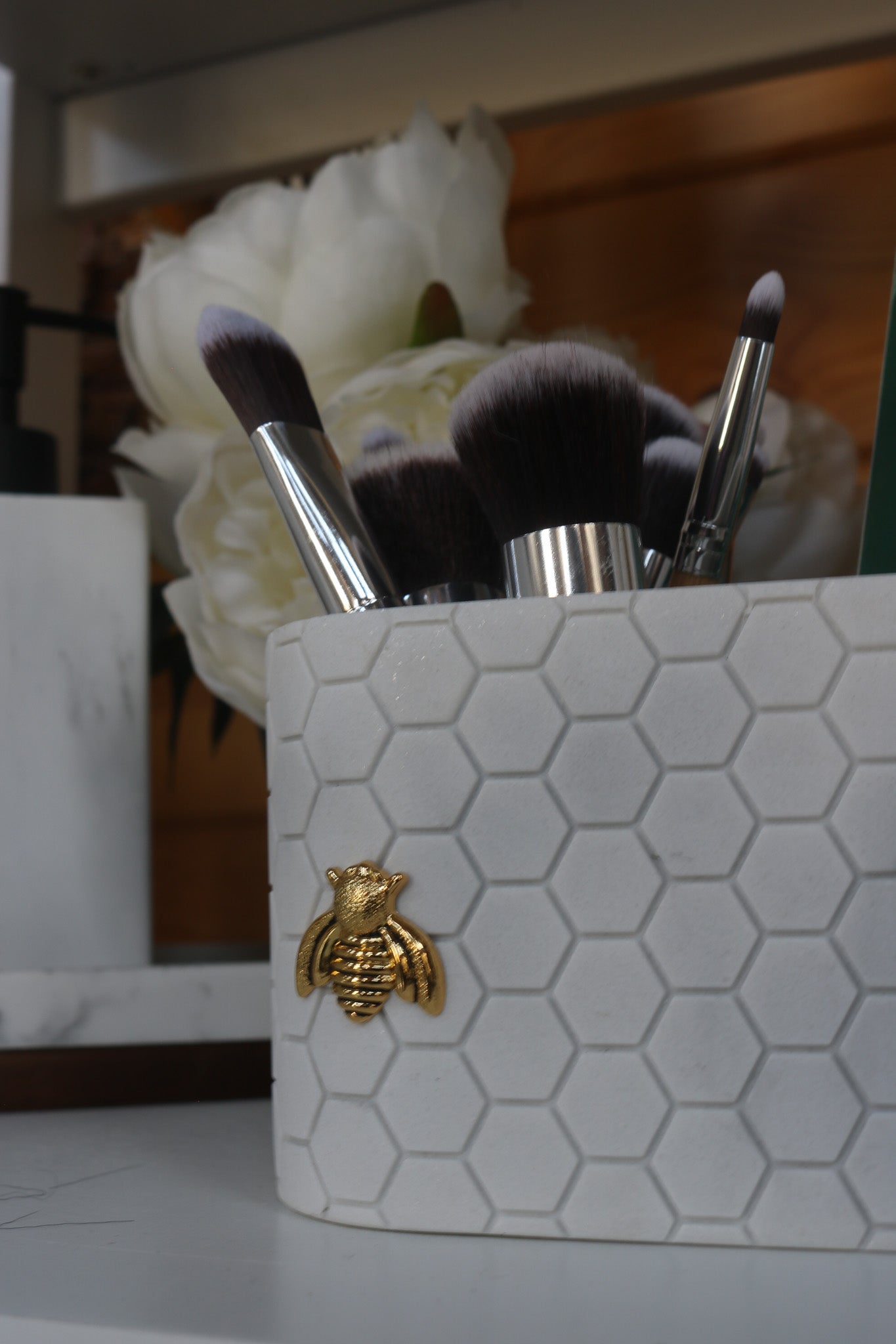 Caro Home Marble Honeycomb Makeup Brush Holder with Bee Detail