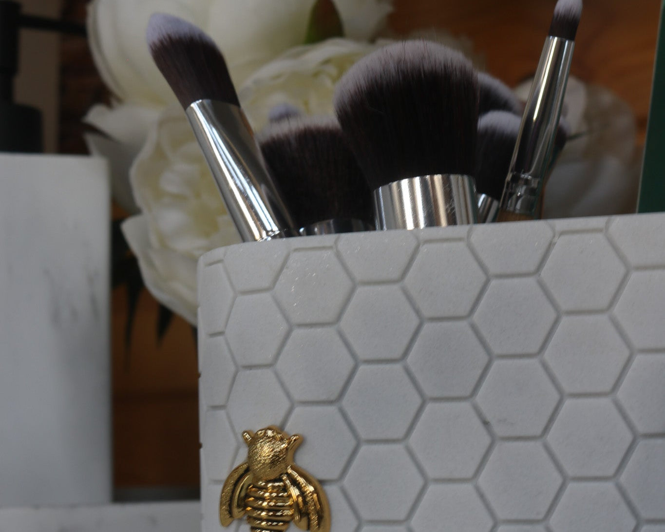 Caro Home Marble Honeycomb Makeup Brush Holder with Bee Detail