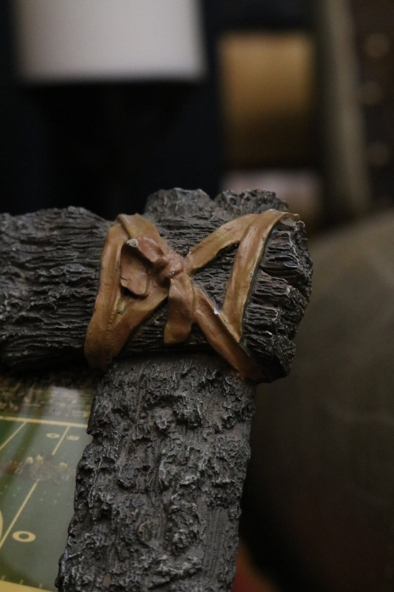 Resin Log 4 1/2 x 3" with Leather Tied Corner Details Picture Frame
