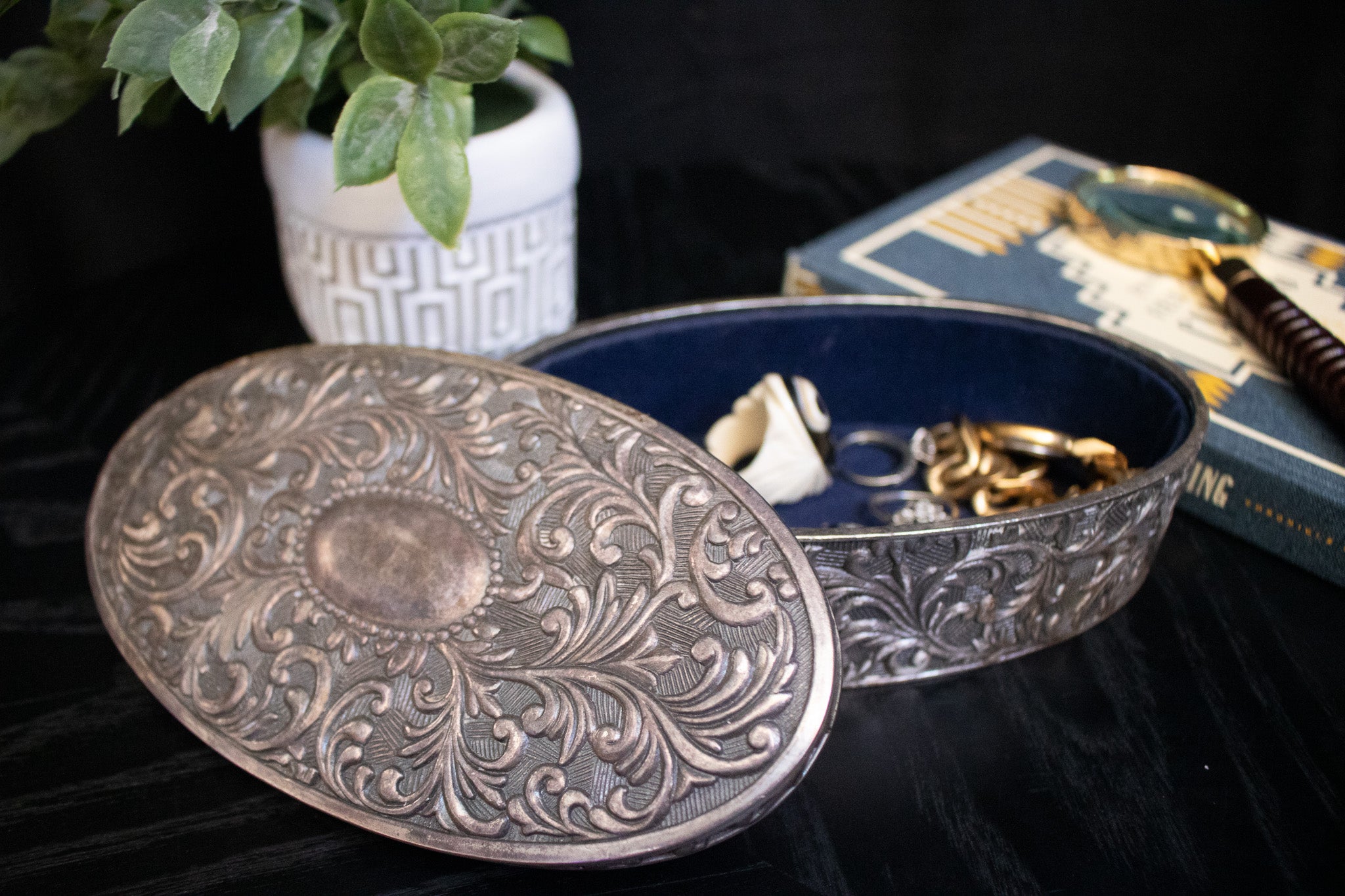 Silver Plated Oval Velvet Lined Jewelry Box