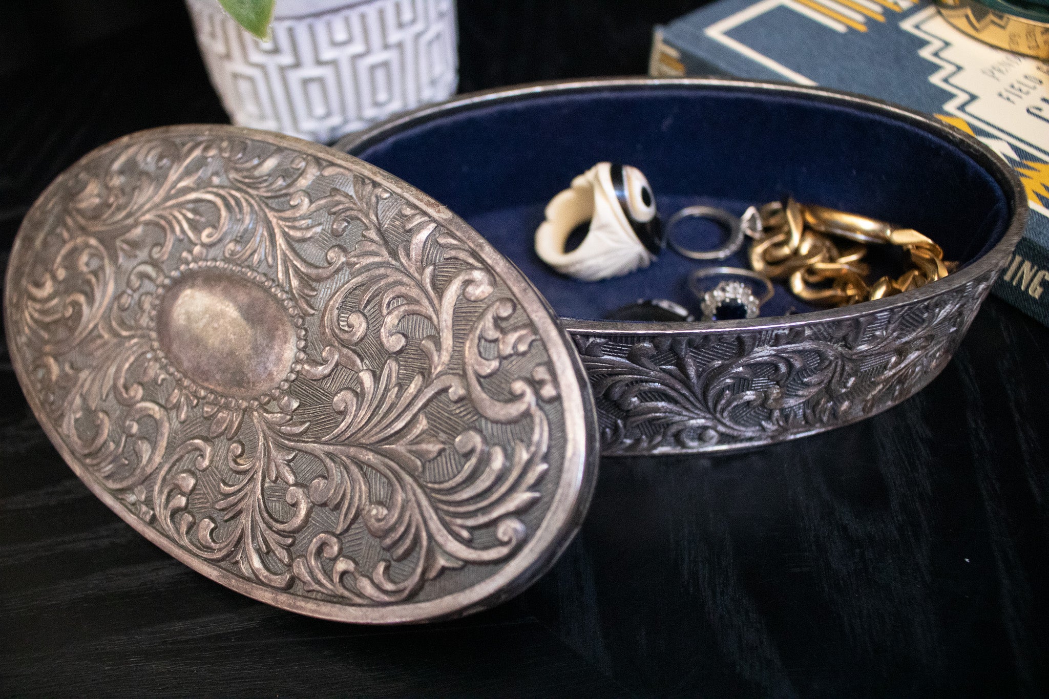 Silver Plated Oval Velvet Lined Jewelry Box