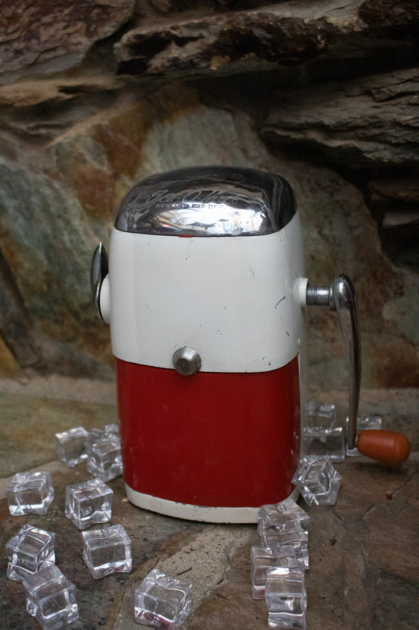 Vintage Red and White Rival Ice-O-Mat Ice Crusher Metal Vogue Model USA