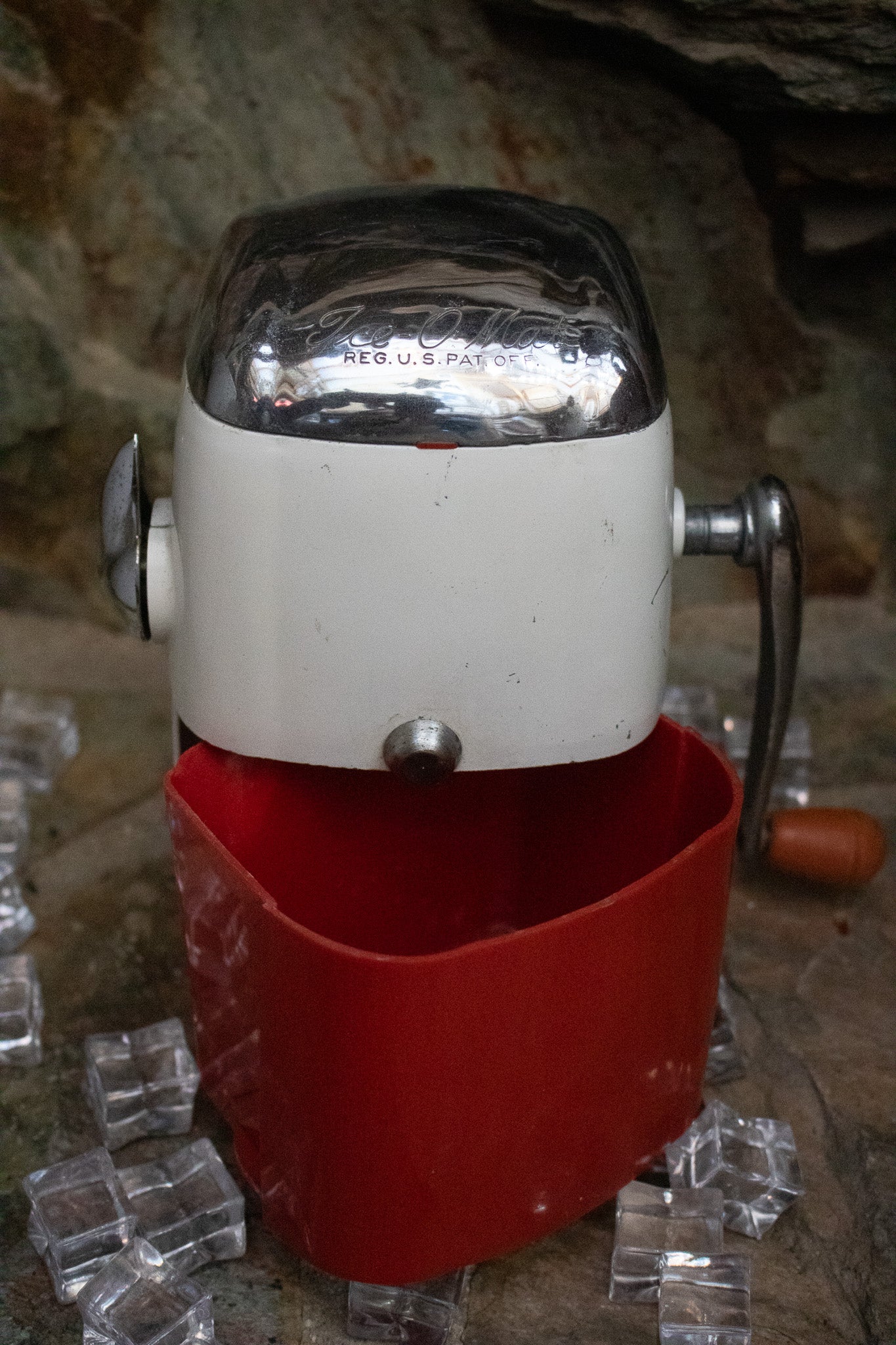 Vintage Red and White Rival Ice-O-Mat Ice Crusher Metal Vogue Model USA