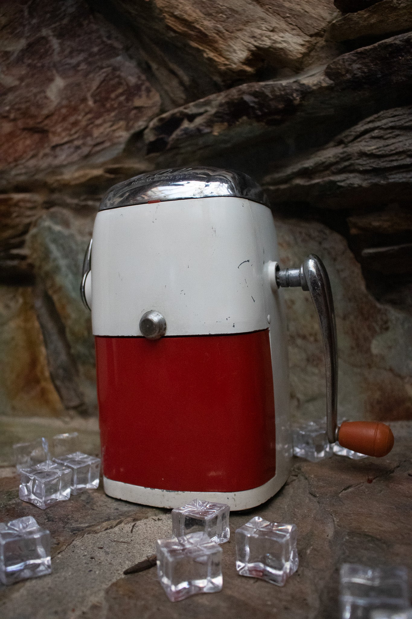 Vintage Red and White Rival Ice-O-Mat Ice Crusher Metal Vogue Model USA