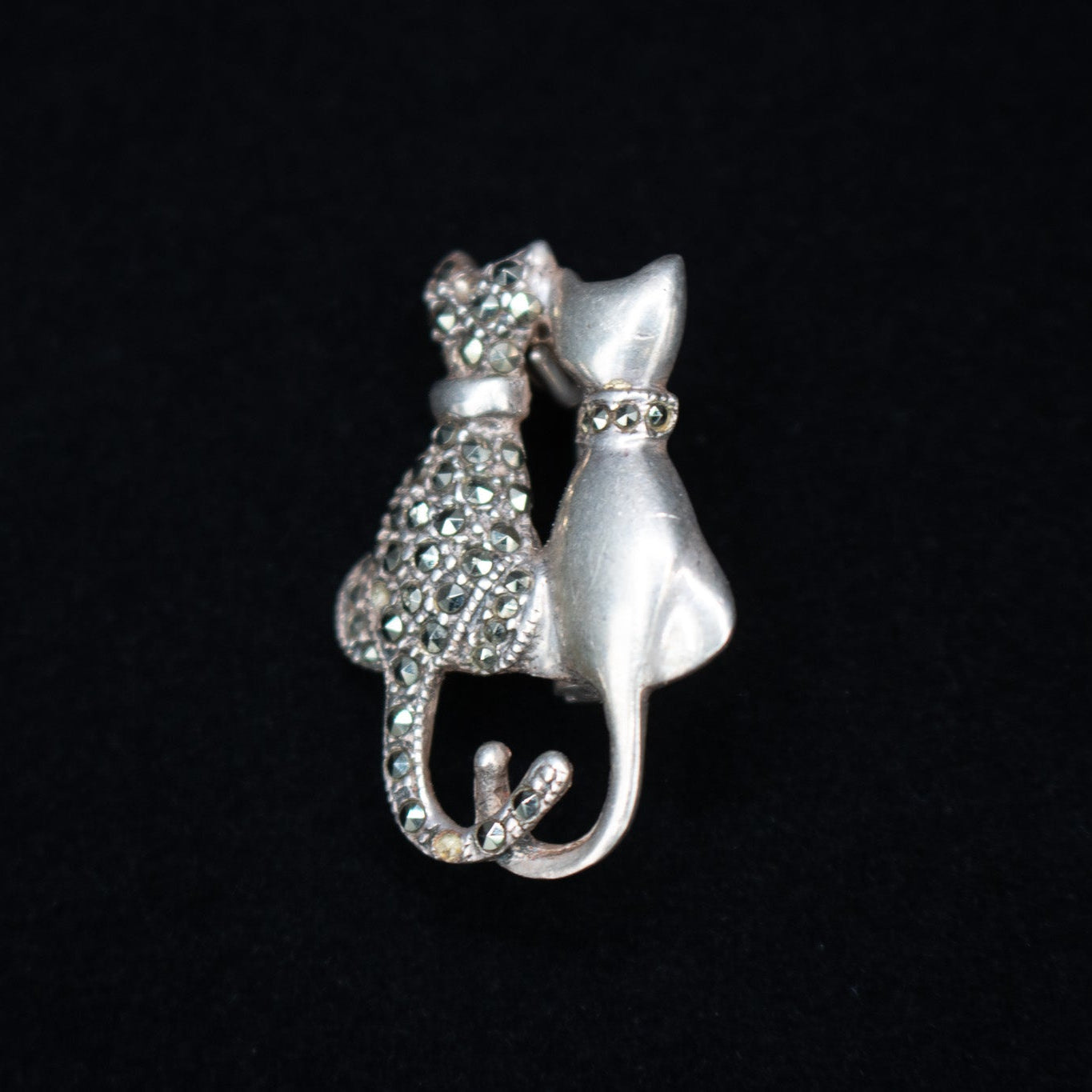 Two Cat with Twisted Tails Pin