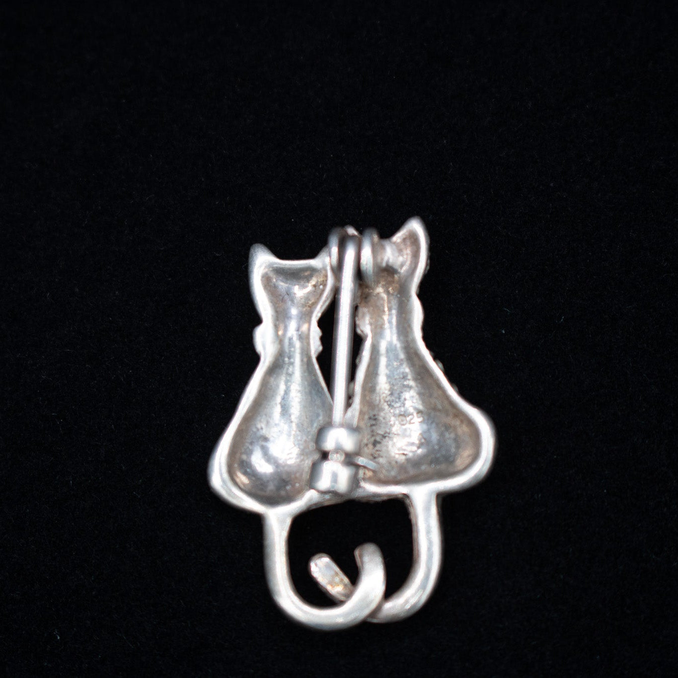 Two Cat with Twisted Tails Pin