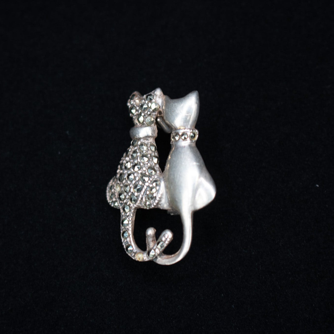 Two Cat with Twisted Tails Pin