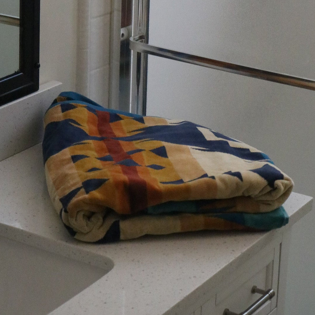 Pendleton Siskiyou Oversized Jacquard Spa Towel Tan & Blue Multi