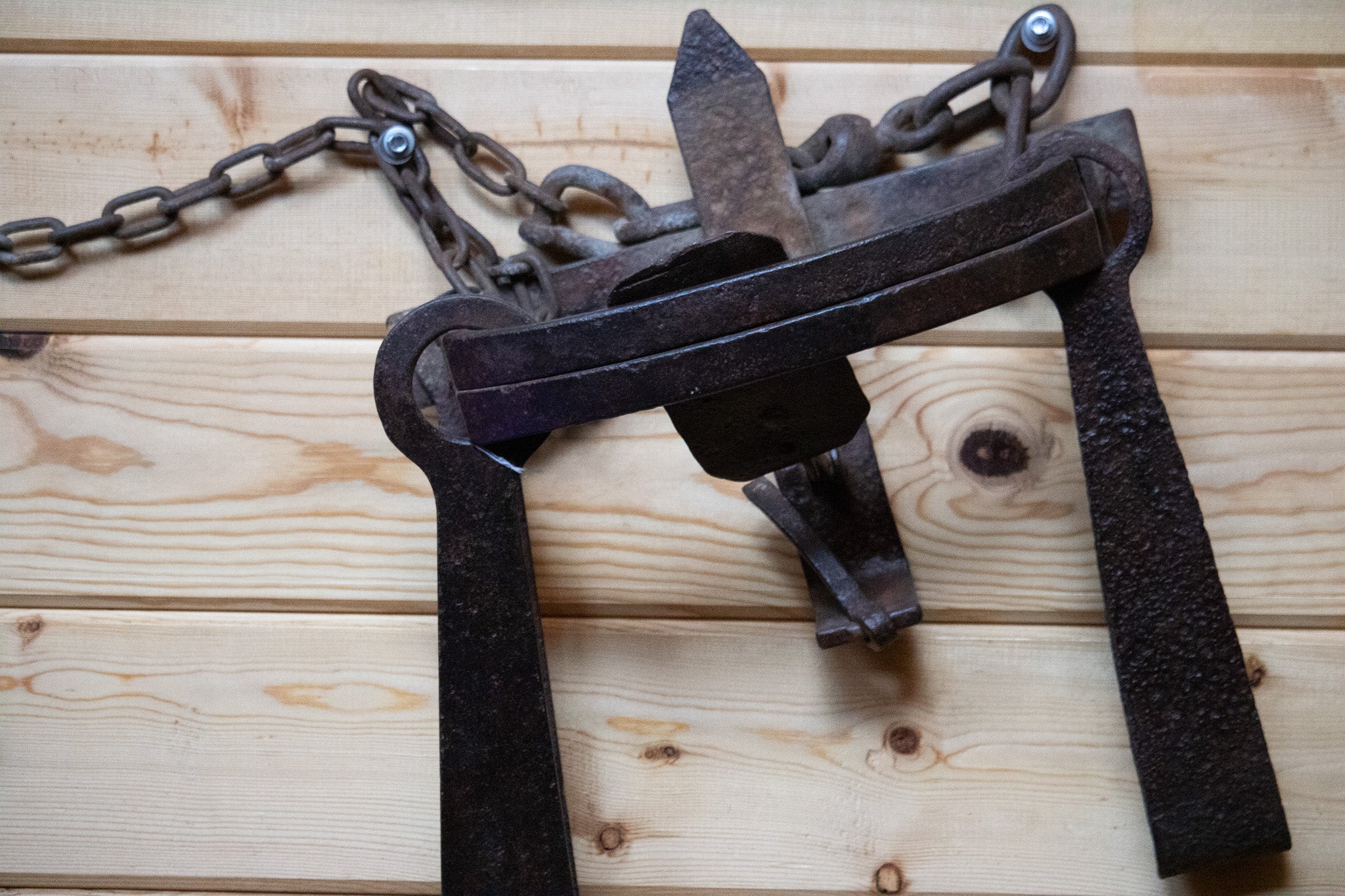 Classic Fully Functional Vintage Iron 18th Century Large Bear Trap