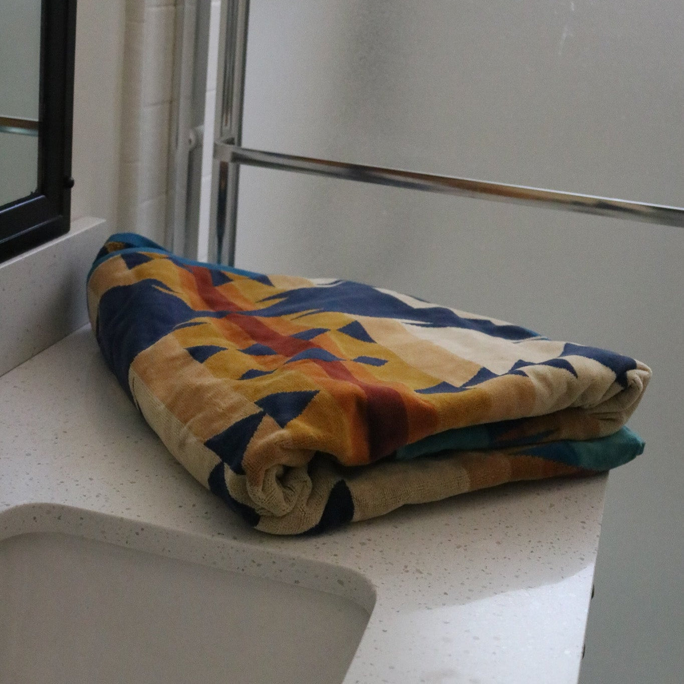 Pendleton Siskiyou Oversized Jacquard Spa Towel Tan & Blue Multi