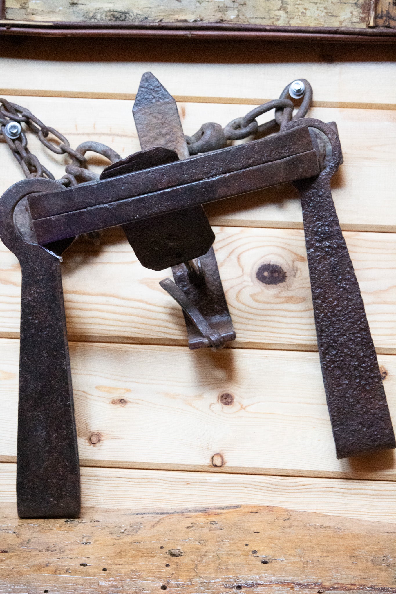Classic Fully Functional Vintage Iron 18th Century Large Bear Trap