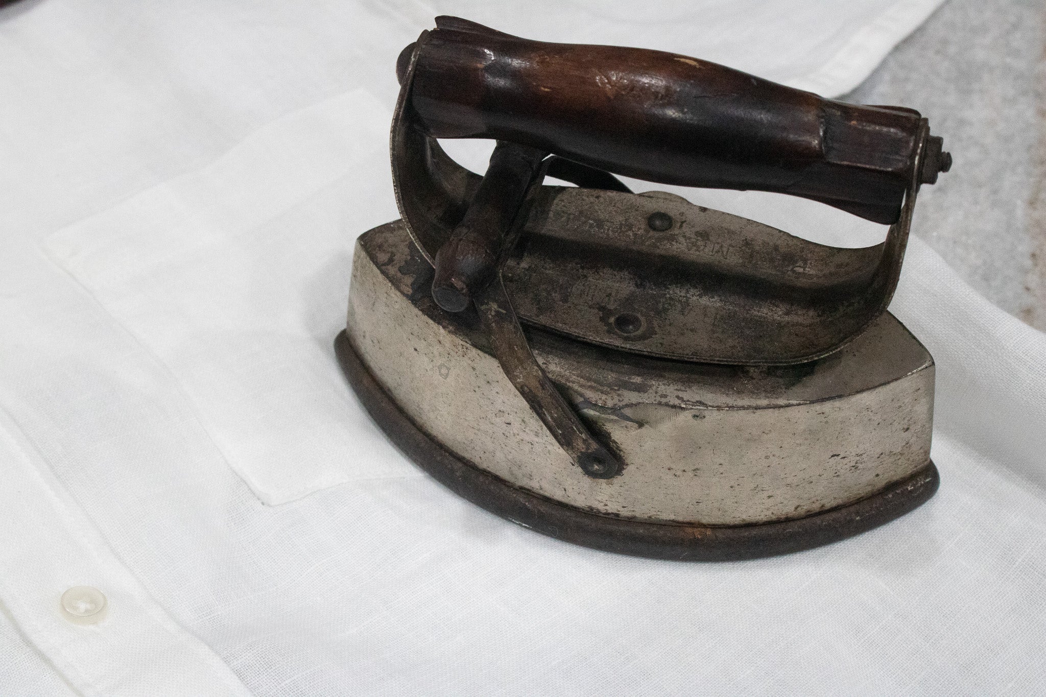Wood Handle Cast Iron with Removable Hot Plate