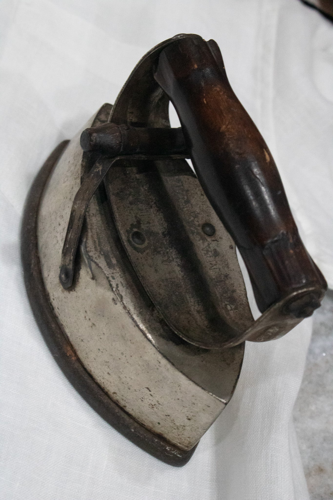 Wood Handle Cast Iron with Removable Hot Plate