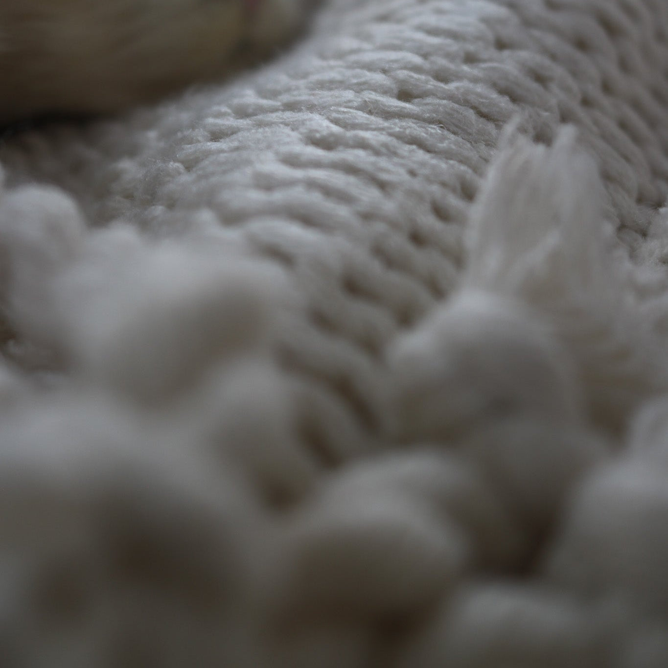 Pottery Barn Bryson White Luxuriously Knitted Soft Throw Blanket 50 x 60 Inches