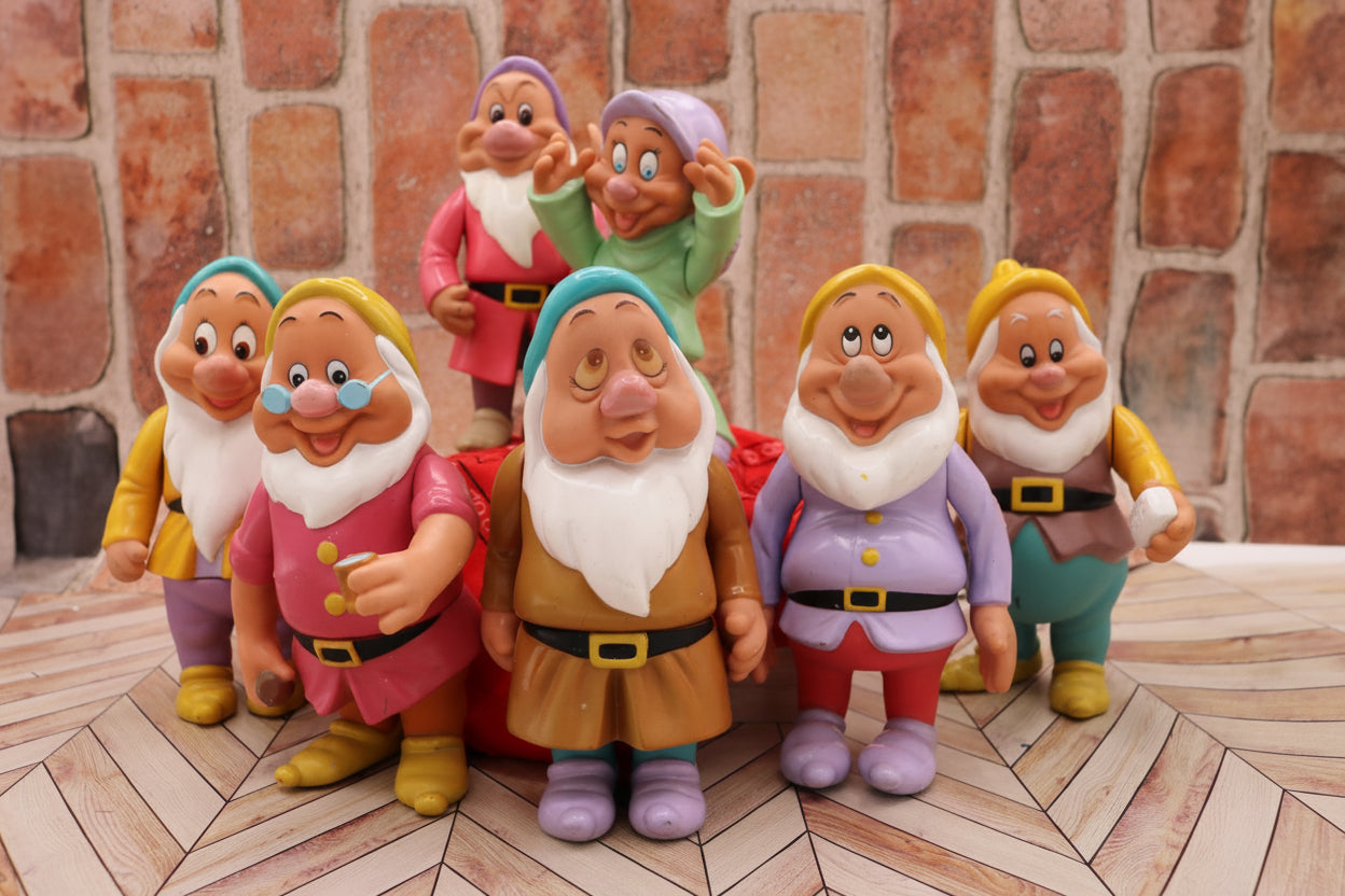 Set of All Seven Vintage 1992 Disney Snow White Seven Dwarfs Vinyl plastic 6" Figures