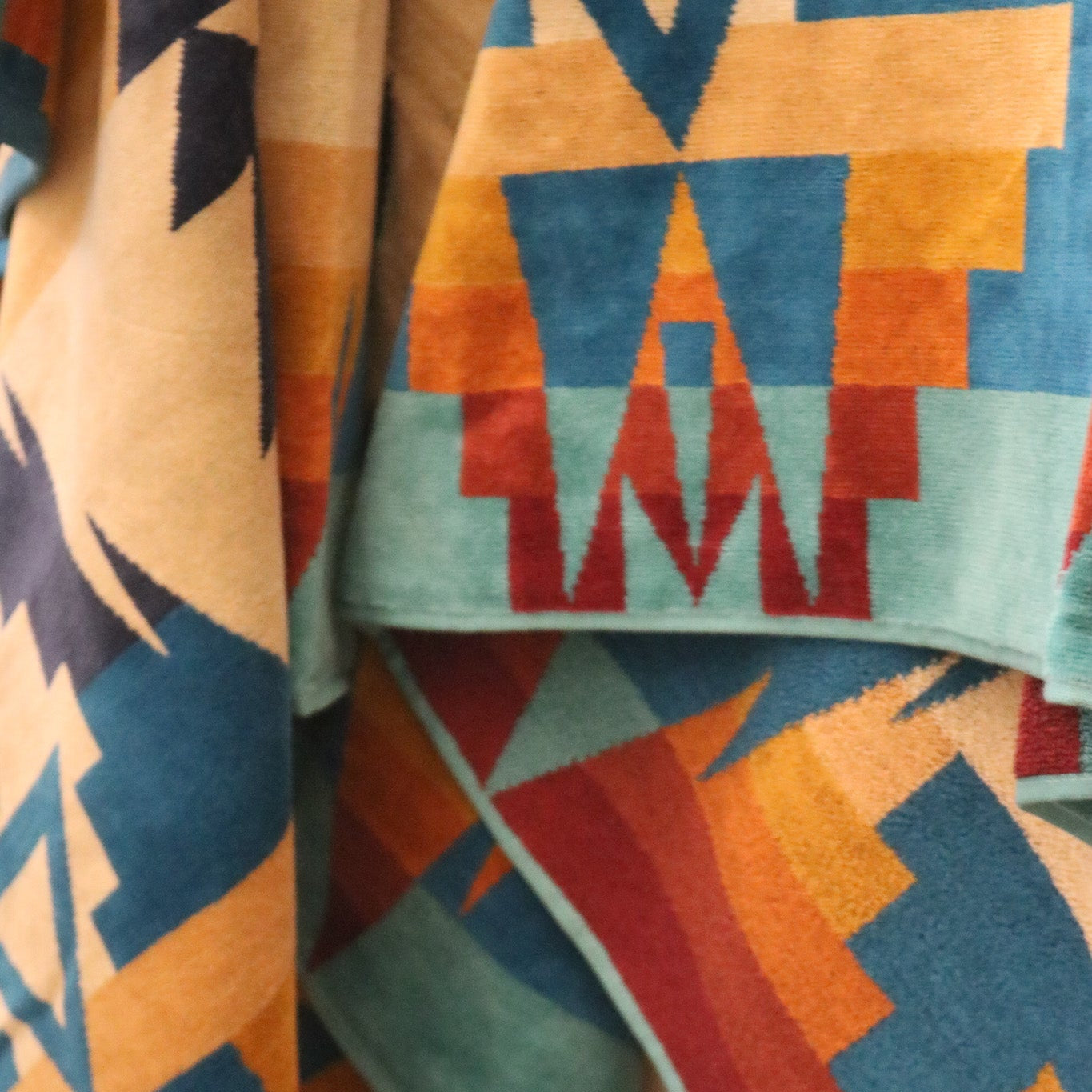 Pendleton Siskiyou Oversized Jacquard Spa Towel Tan & Blue Multi