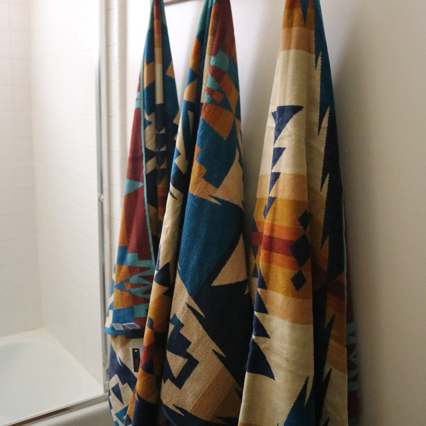 Pendleton Siskiyou Oversized Jacquard Spa Towel Tan & Blue Multi