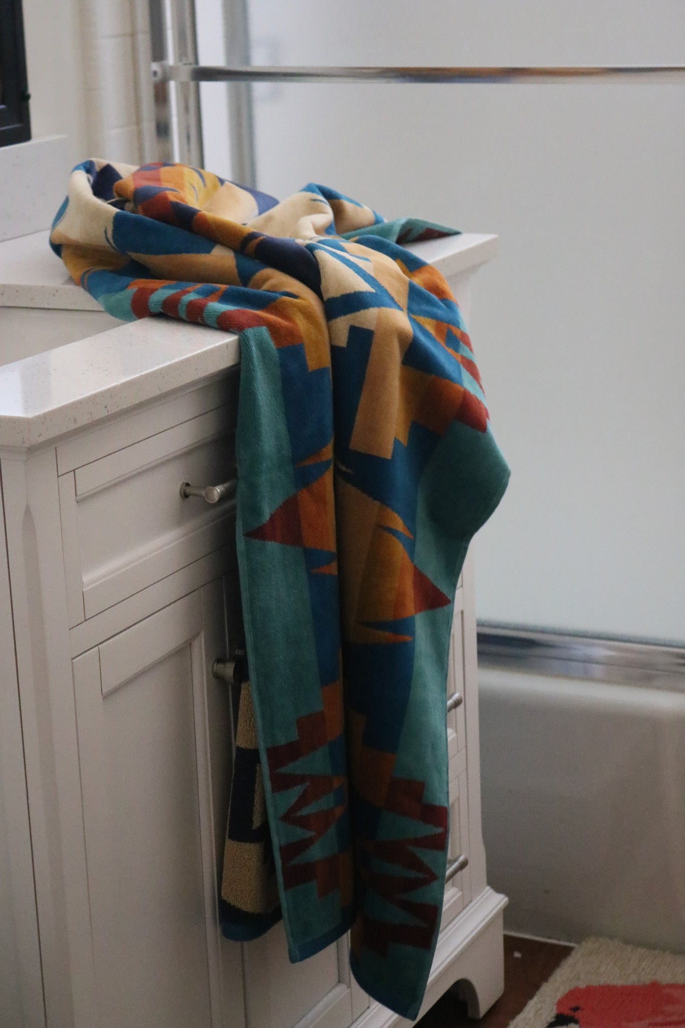 Pendleton Siskiyou Oversized Jacquard Spa Towel Tan & Blue Multi