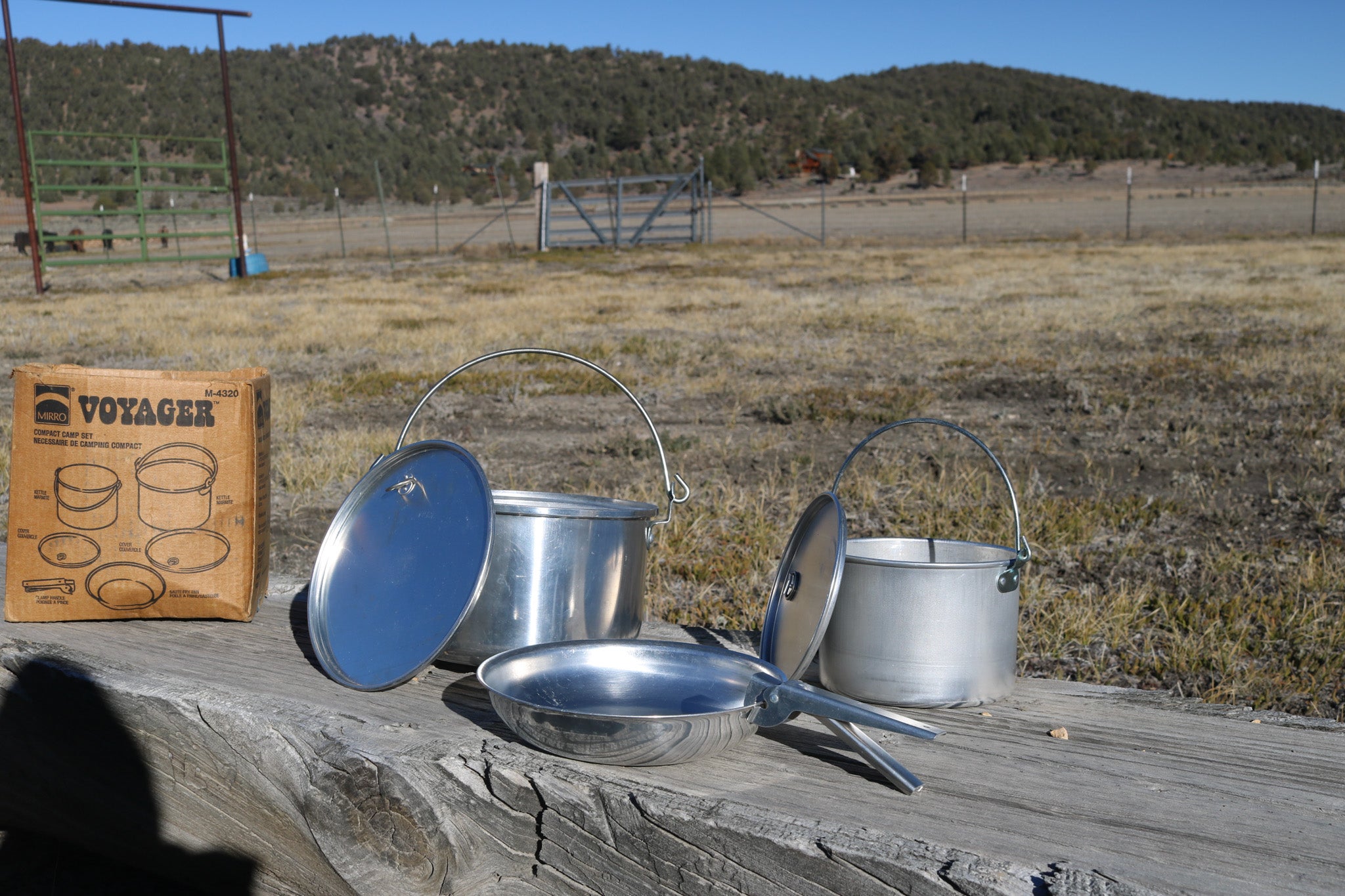 Vintage Mirro Voyager Compact Camp Set