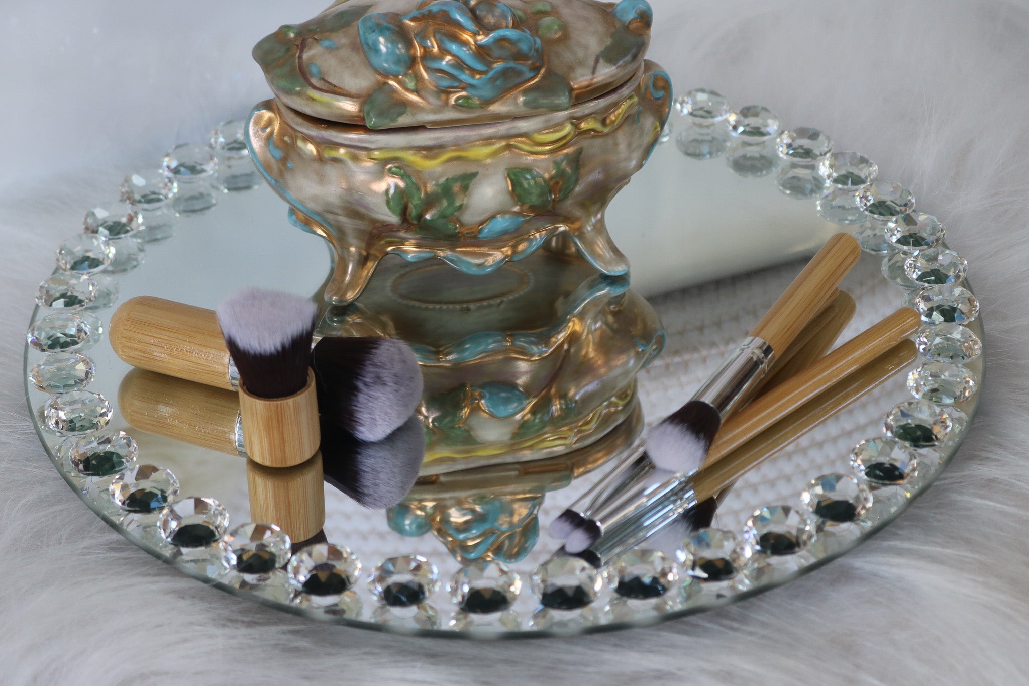 Elegant Lazy Susan with Mirrored Surface with Crystal Diamond Border