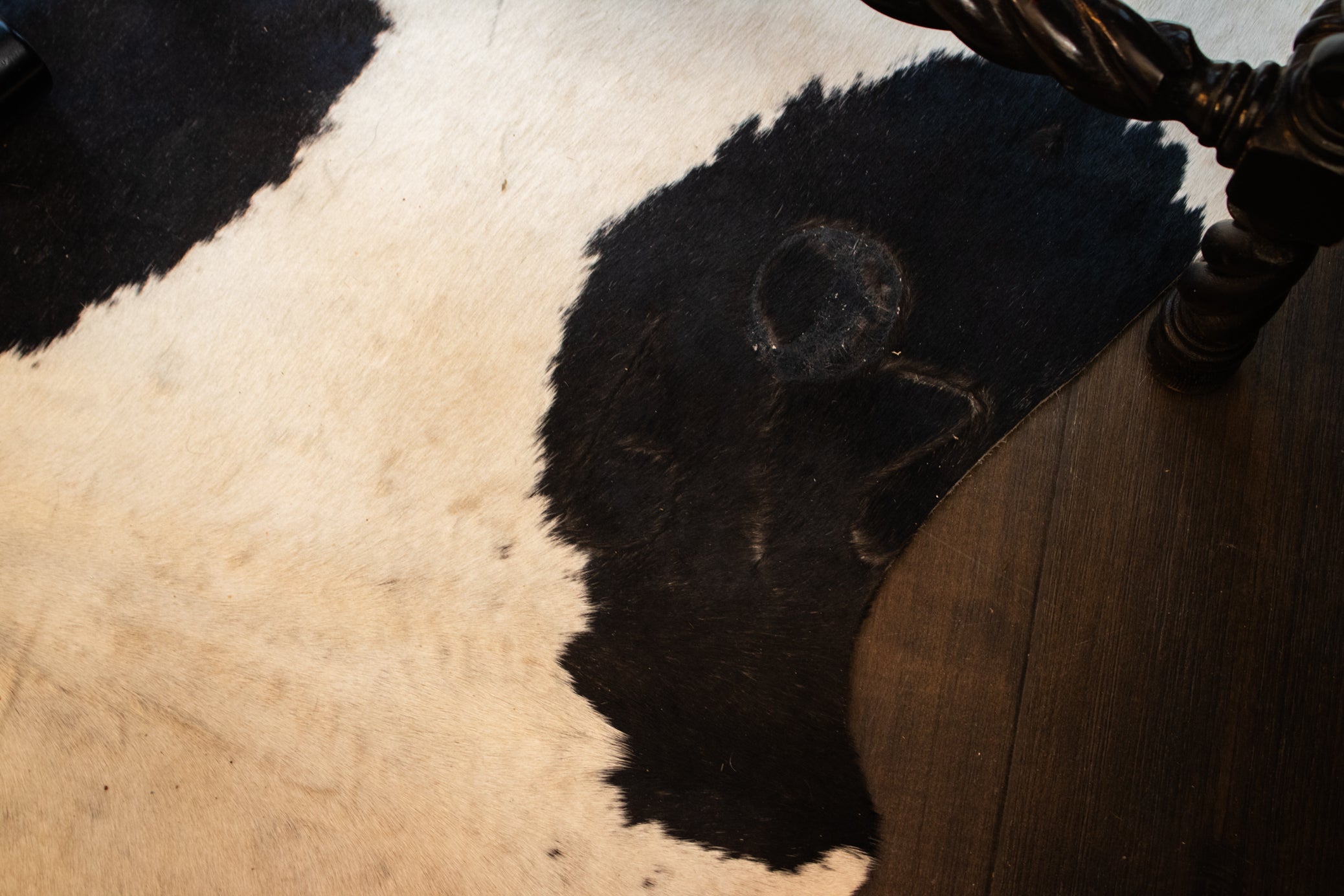 Black and White Cowhide Rug – Bold and Stylish Leather Flooring