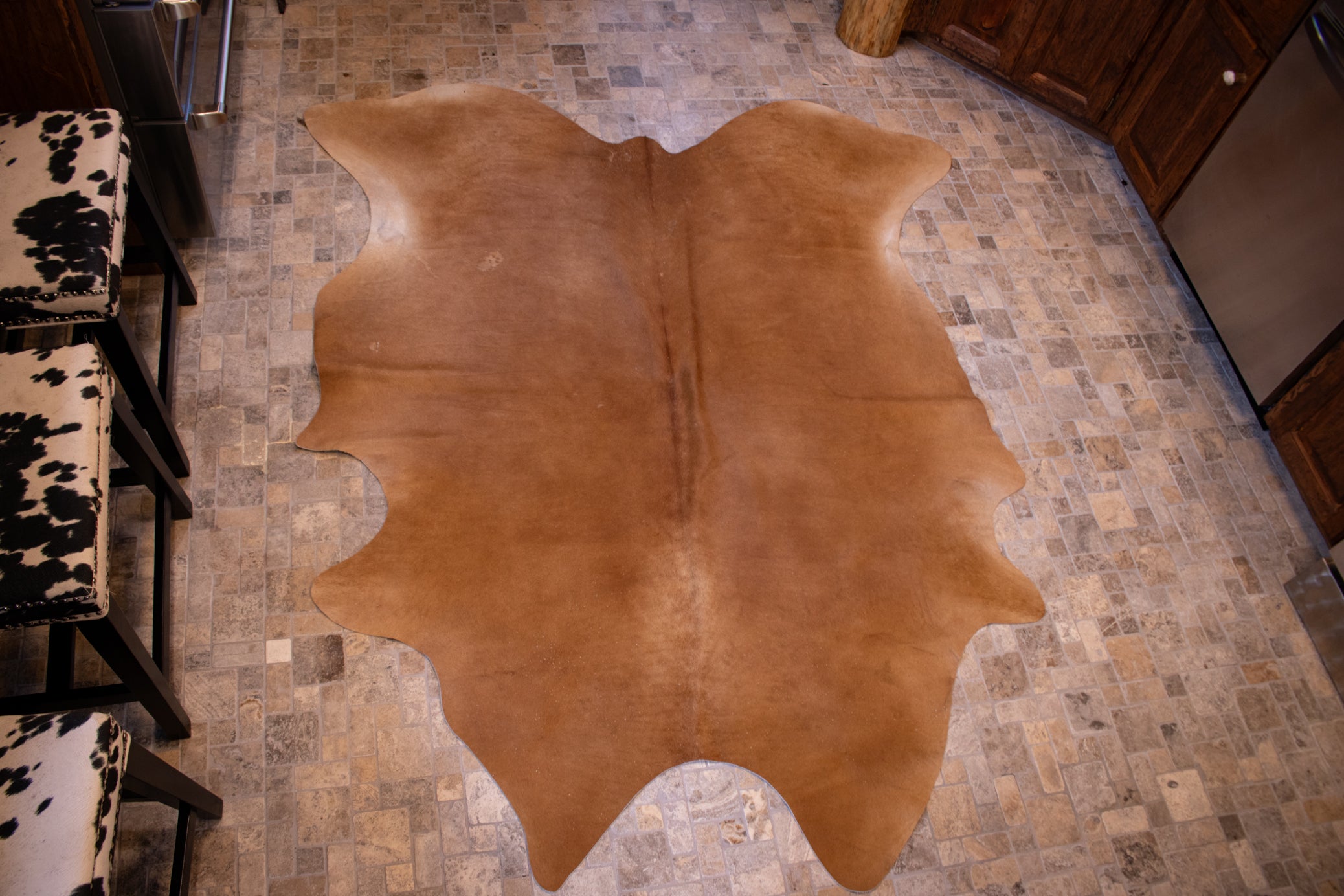 Light Mahogany Cowhide Rug – Elegant Leather Accent for Any Room