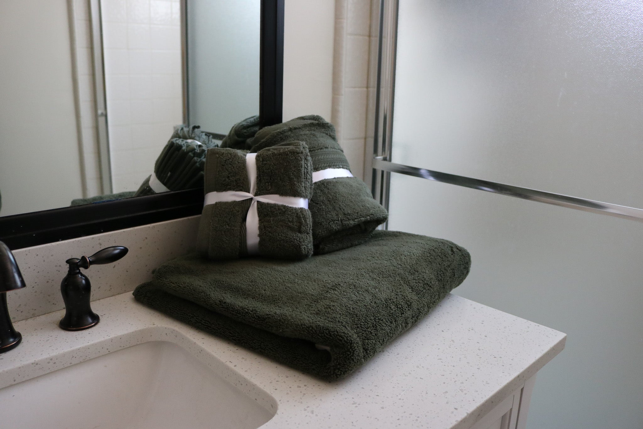 Joie Home - Soft & Absorbent 100% Cotton Dark Green Bath Towel