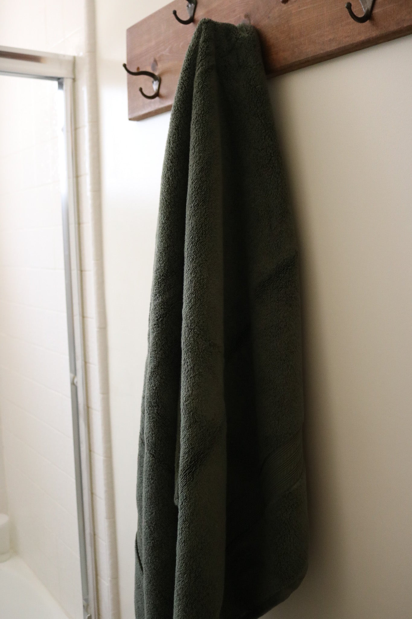 Joie Home - Soft & Absorbent 100% Cotton Dark Green Bath Towel