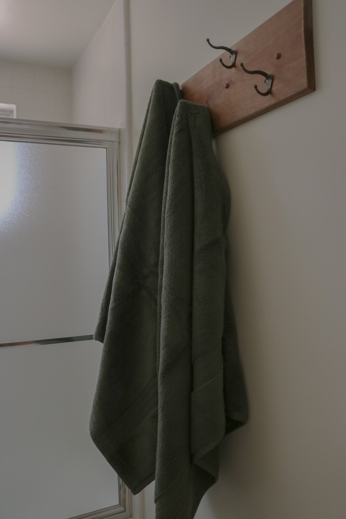 Joie Home - Soft & Absorbent 100% Cotton Dark Green Bath Towel