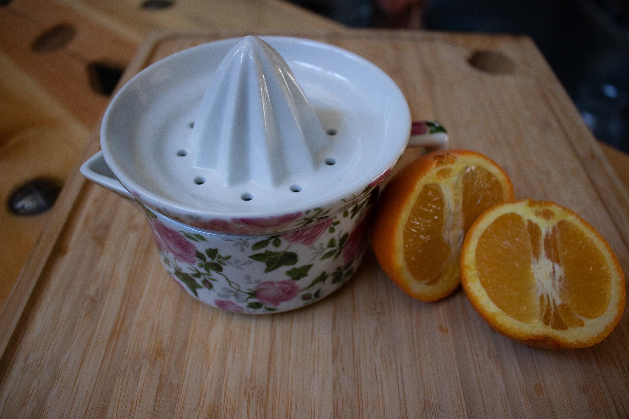 Victorian Trading Co. 2 Piece Collection Ceramic Lemon Lime Juicer with Original Storage Box