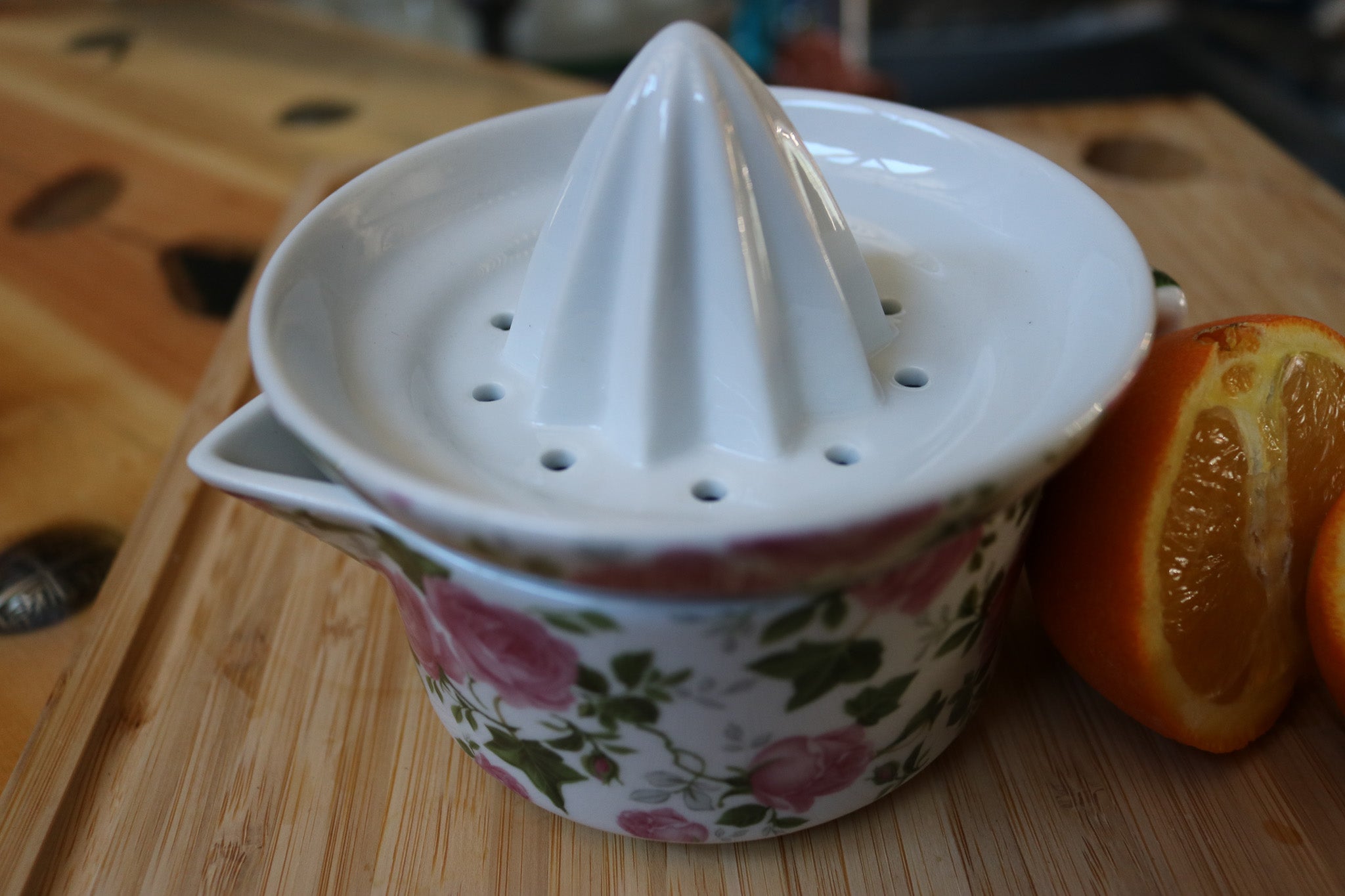 Victorian Trading Co. 2 Piece Collection Ceramic Lemon Lime Juicer with Original Storage Box