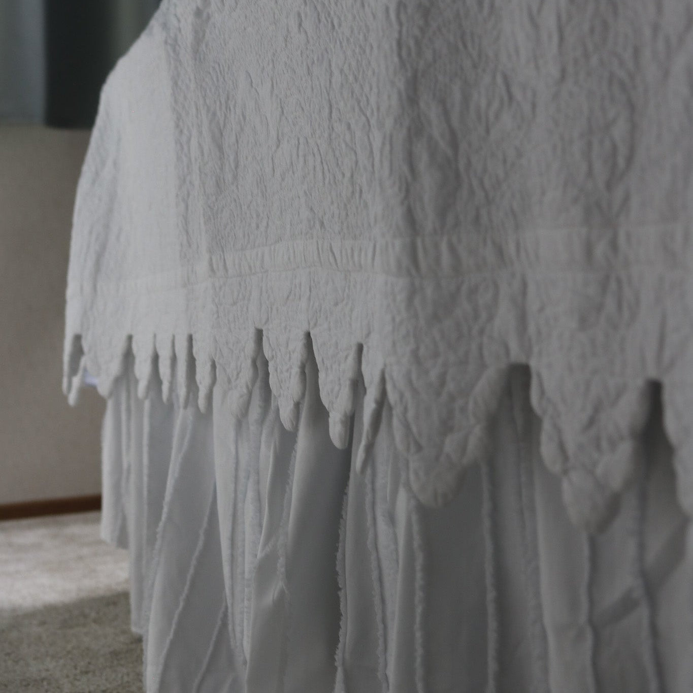 Soft Surroundings Cotton Queen Marguerite Scalloped Quilt – Luxuriously