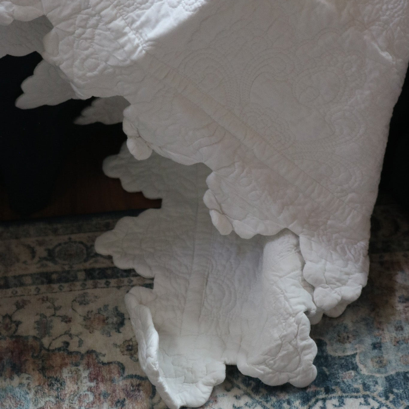 Soft Surroundings Cotton Queen Marguerite Scalloped Quilt – Luxuriously
