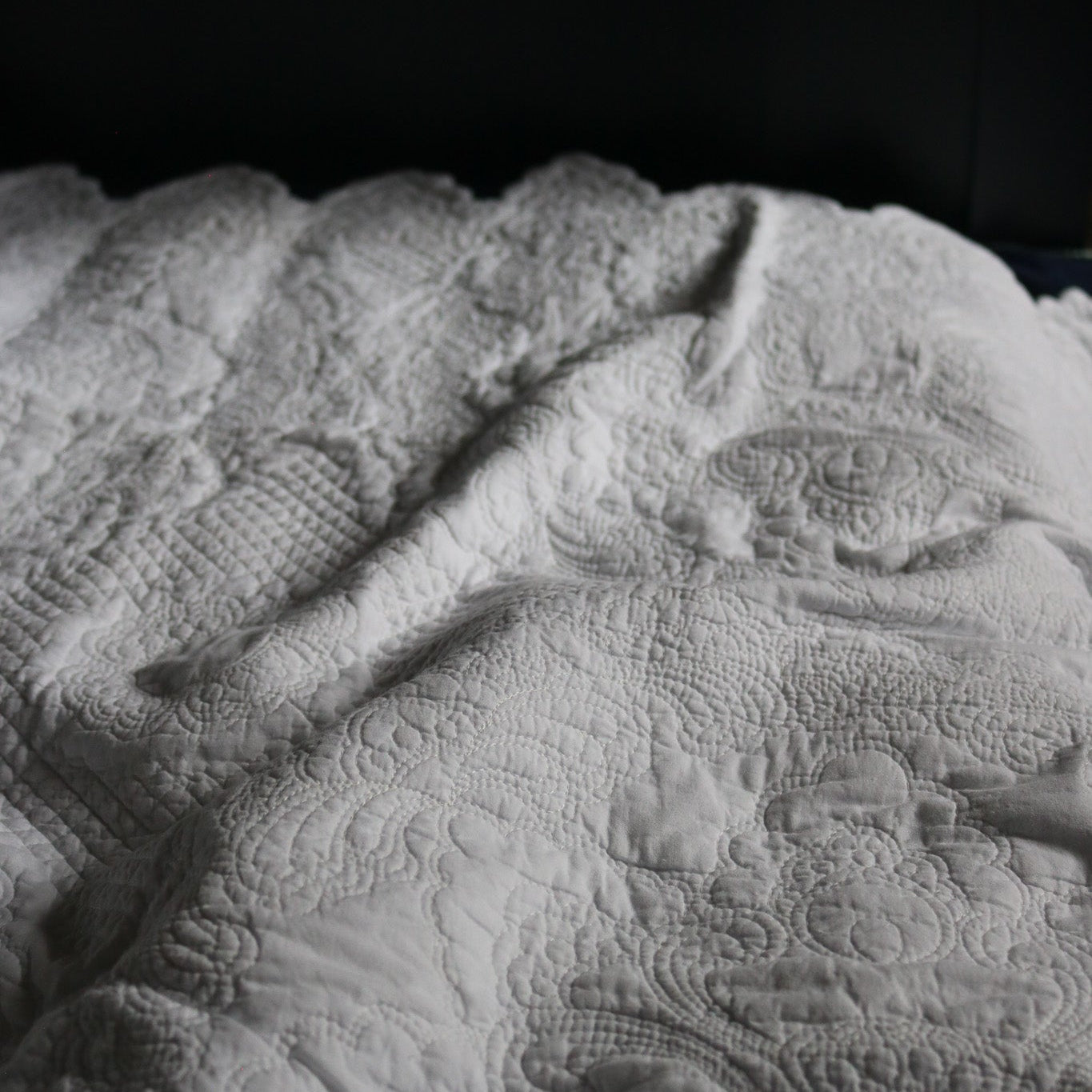 Soft Surroundings Cotton Queen Marguerite Scalloped Quilt – Luxuriously