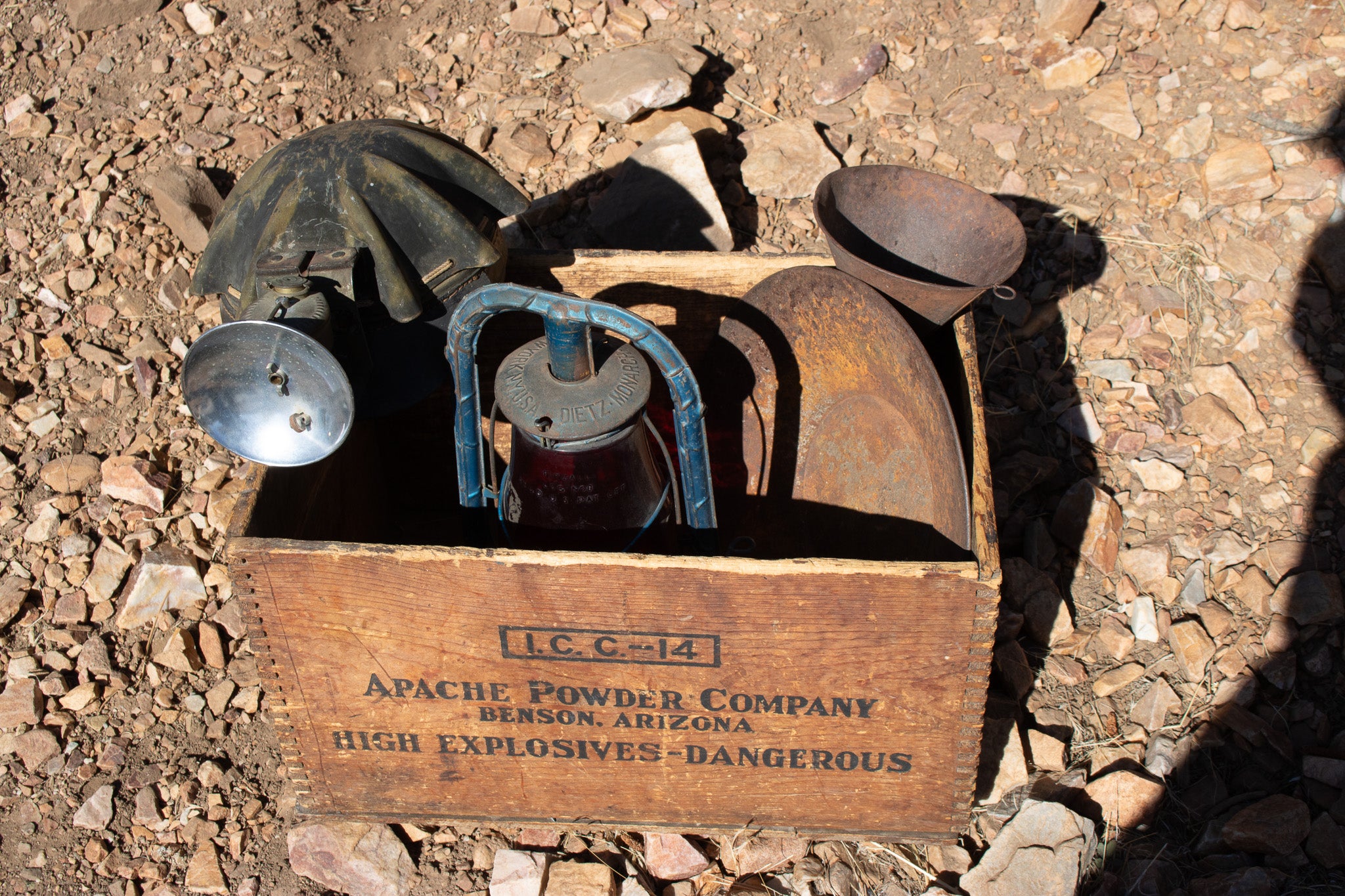 14" Antique Gold Pan