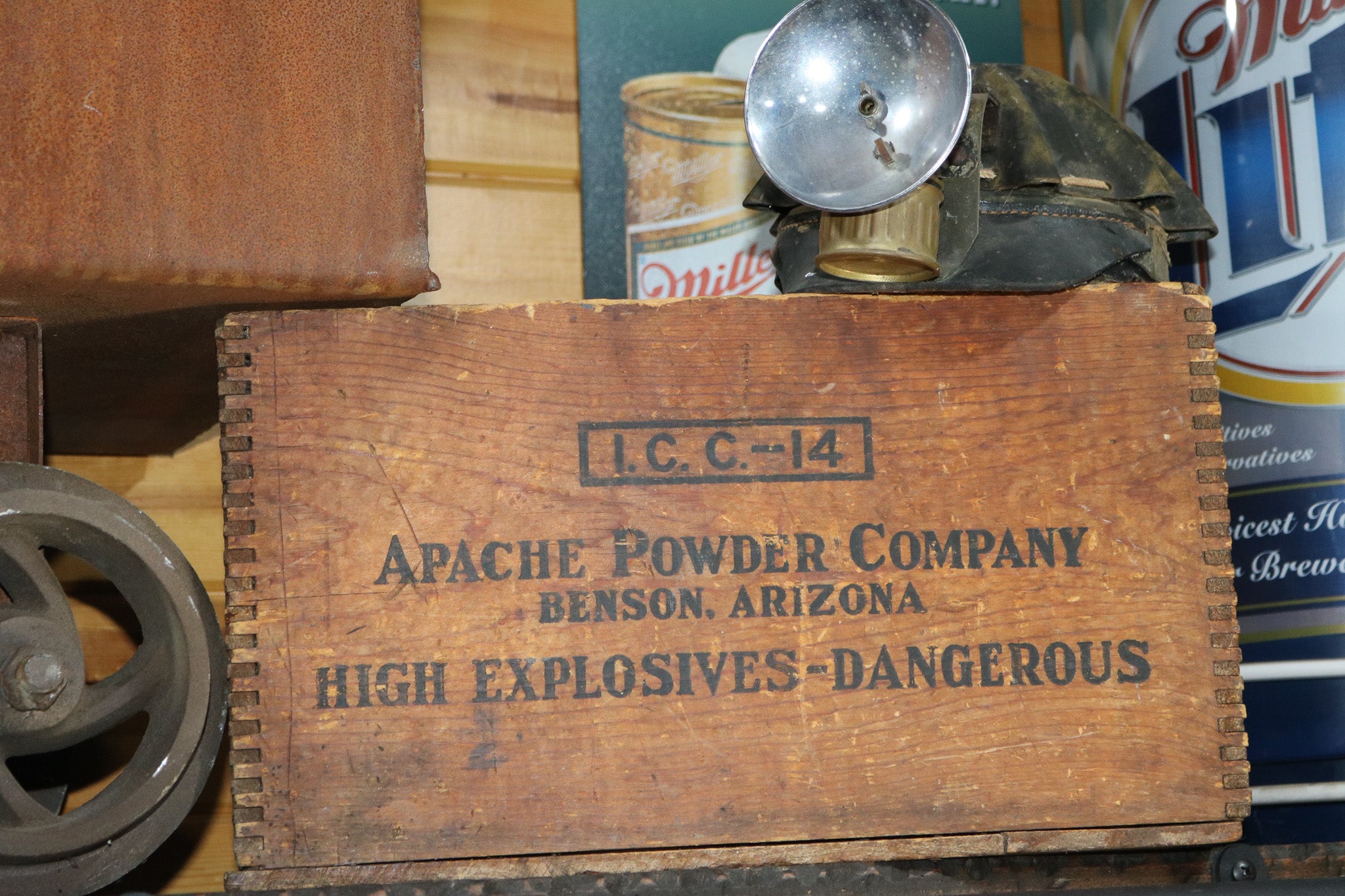 Wooded High Explosive Apache Powder Company Box Antique