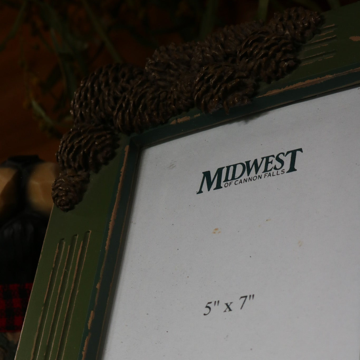 Green Wooden Picture Frame with 3D Pinecones