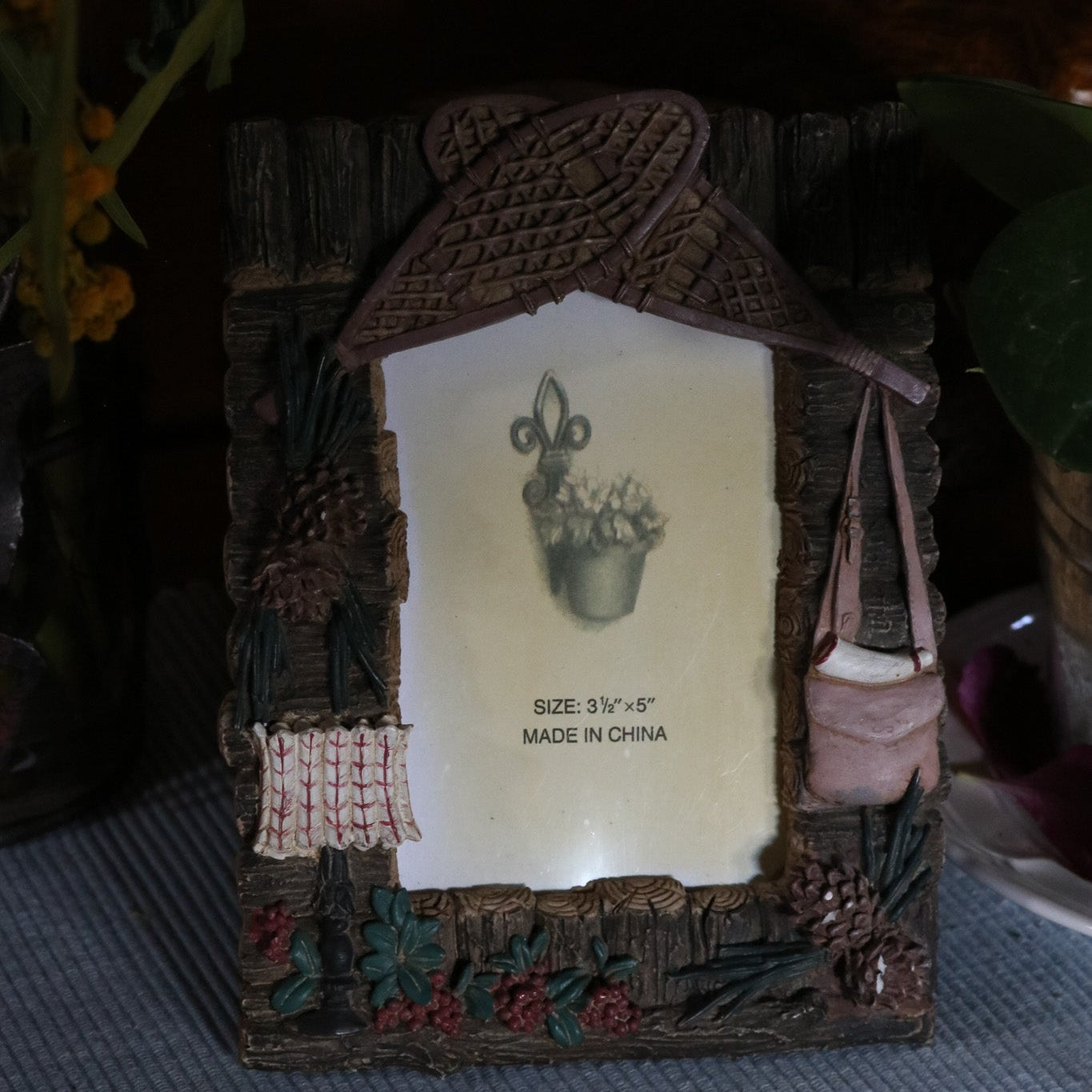 Mini Cabin 3D Design 3 1/2" x 5 1/2" Picture Frame