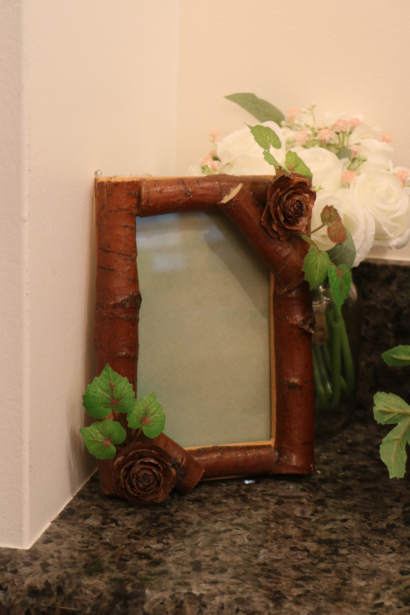Raw Log 5 1/2" x 3 1/2" Picture Frame with Ivy Pinecone Detail