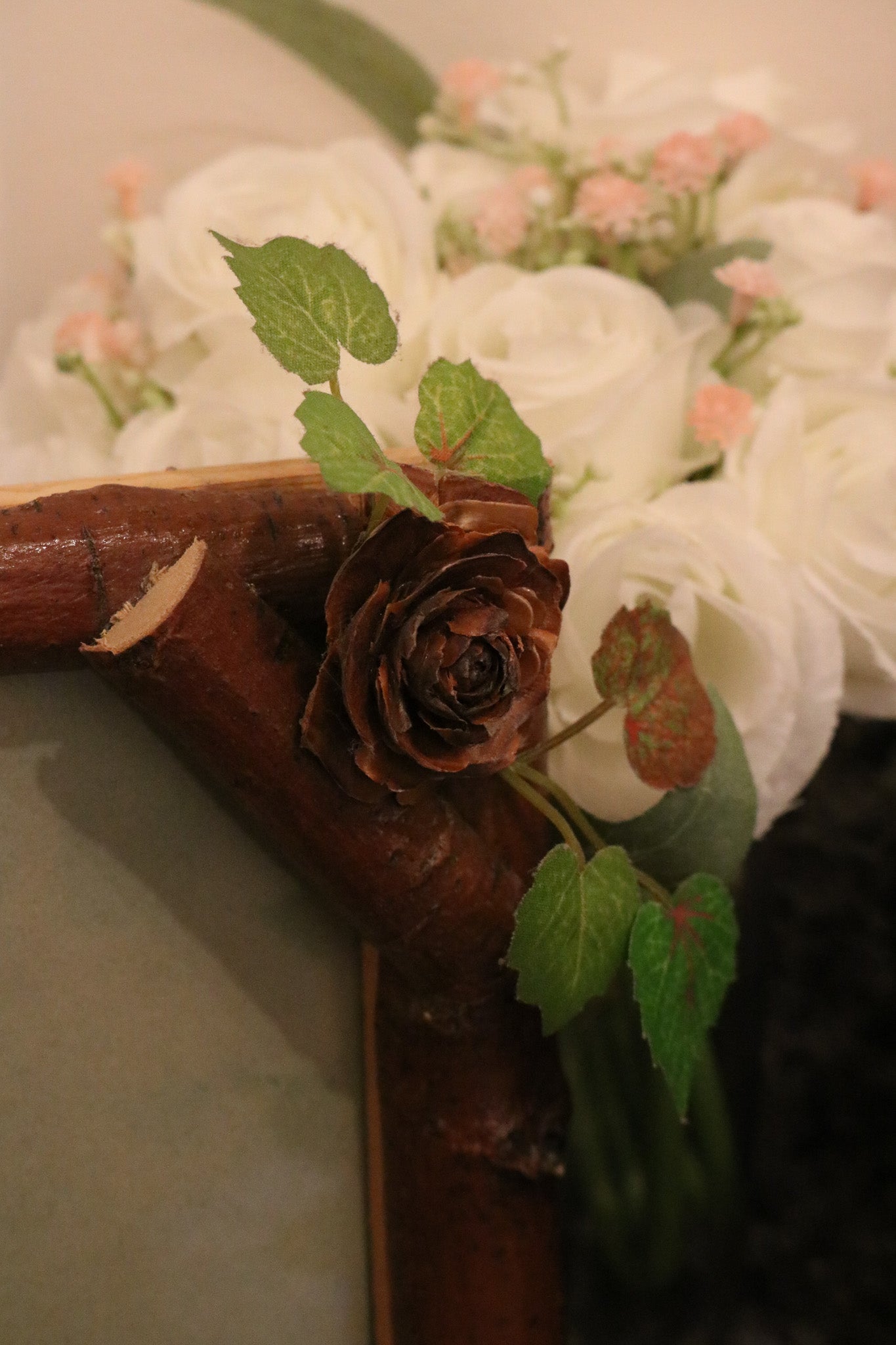 Raw Log 5 1/2" x 3 1/2" Picture Frame with Ivy Pinecone Detail