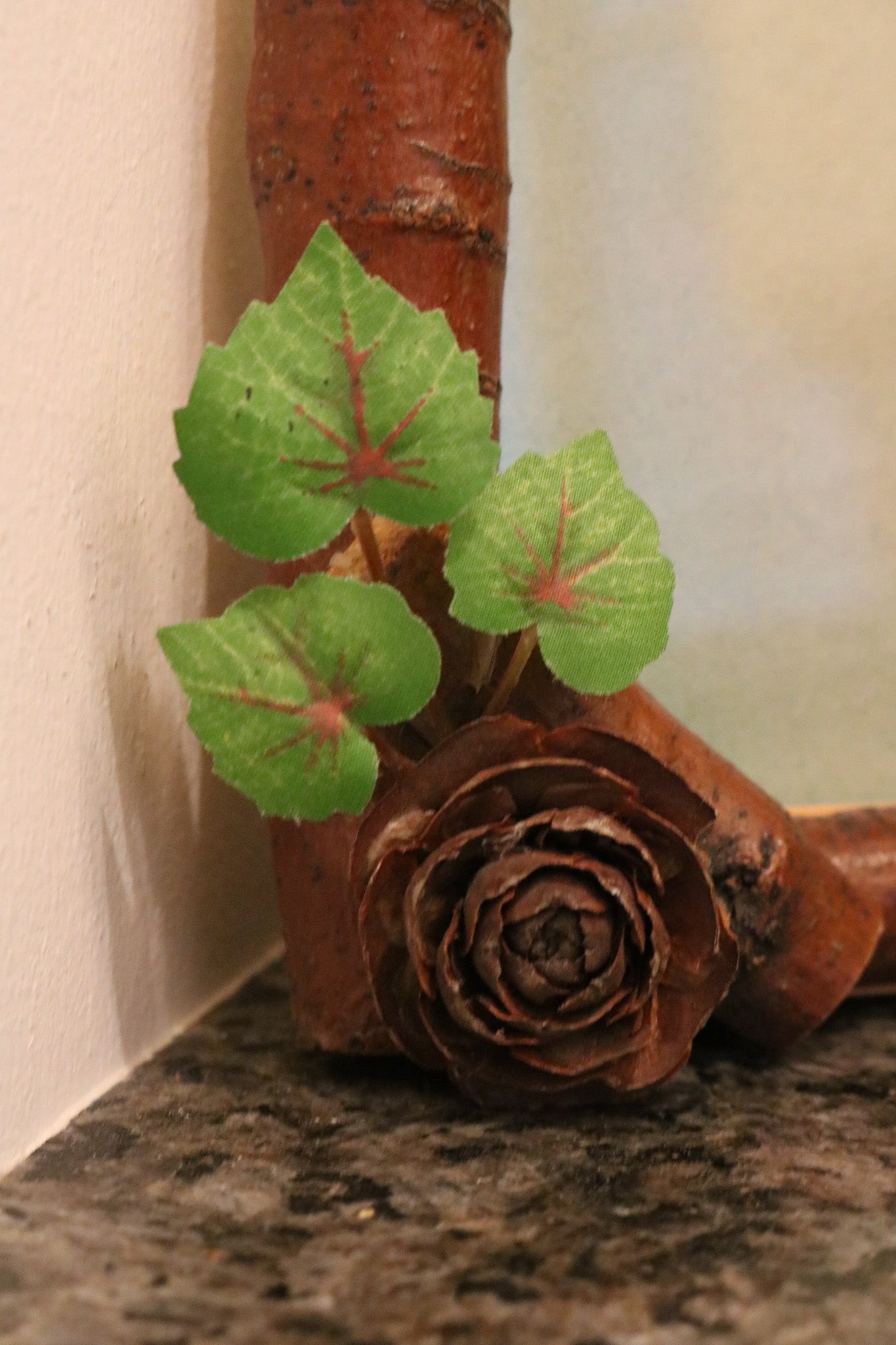Raw Log 5 1/2" x 3 1/2" Picture Frame with Ivy Pinecone Detail