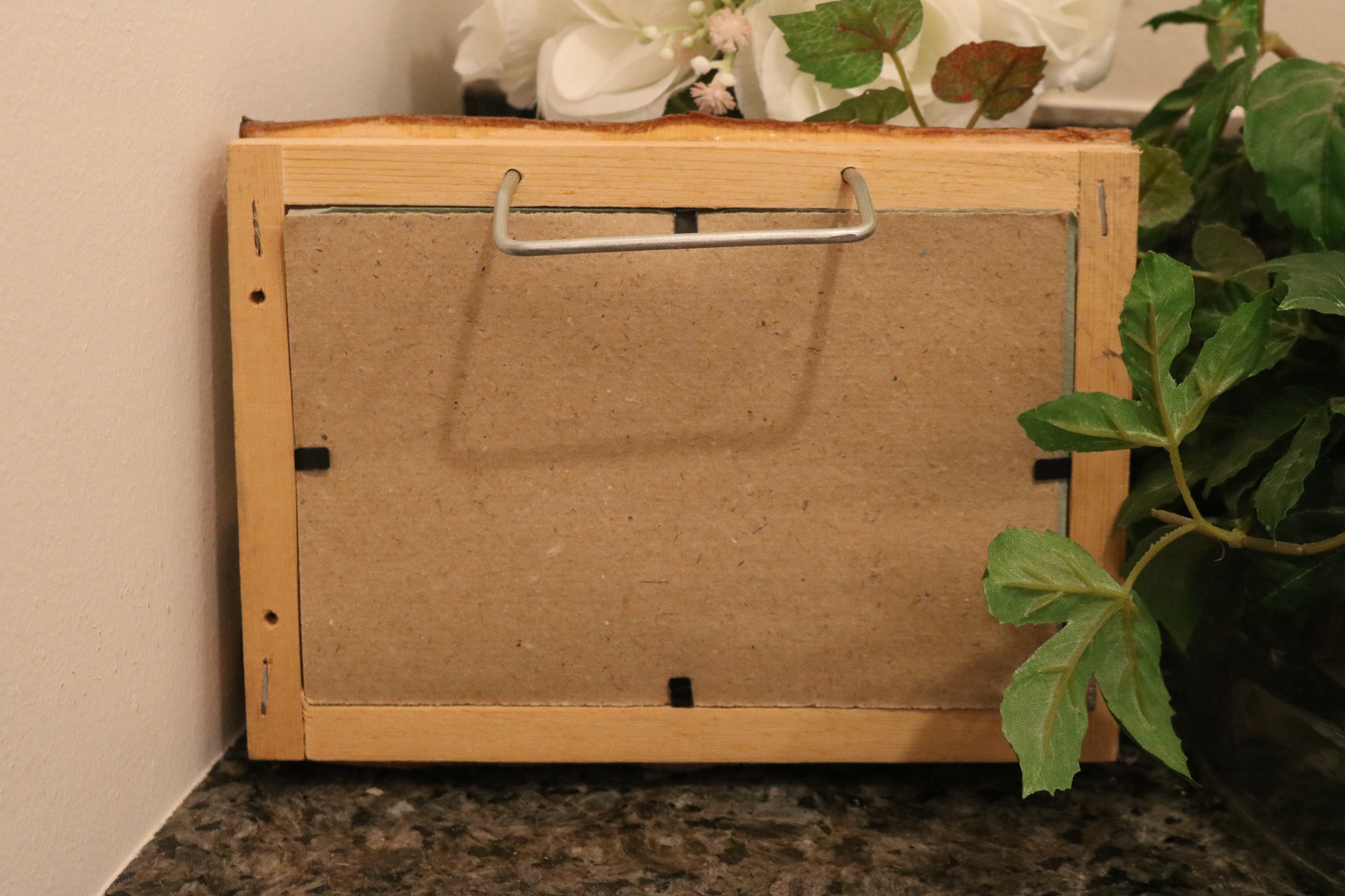 Raw Log 5 1/2" x 3 1/2" Picture Frame with Ivy Pinecone Detail