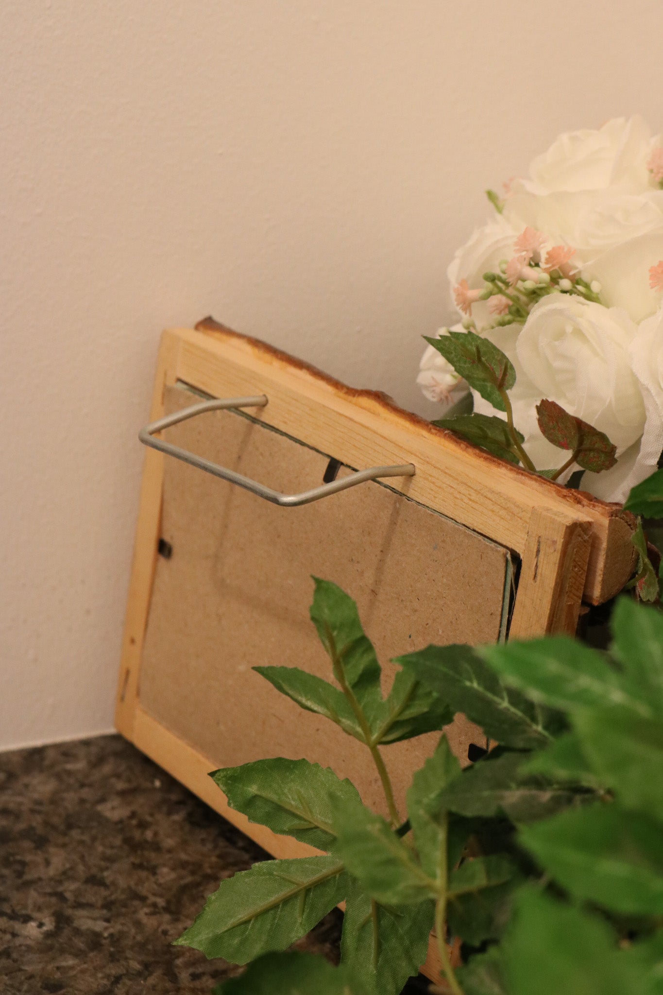 Raw Log 5 1/2" x 3 1/2" Picture Frame with Ivy Pinecone Detail