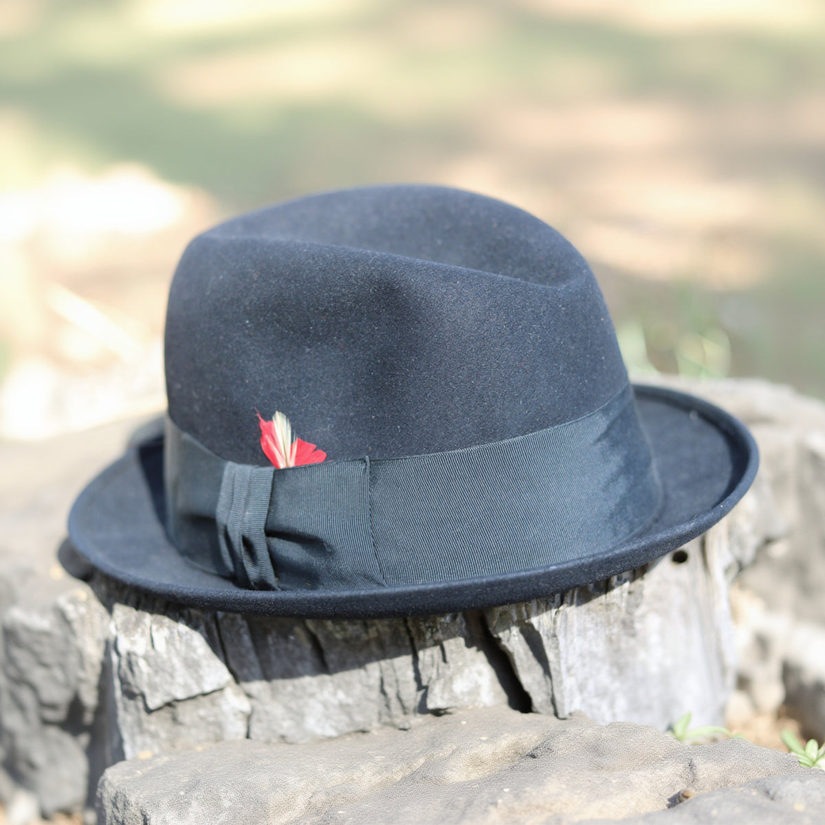 vintage royal stetson black felt fedora size 7 1/8 feather accent classic dress hat
